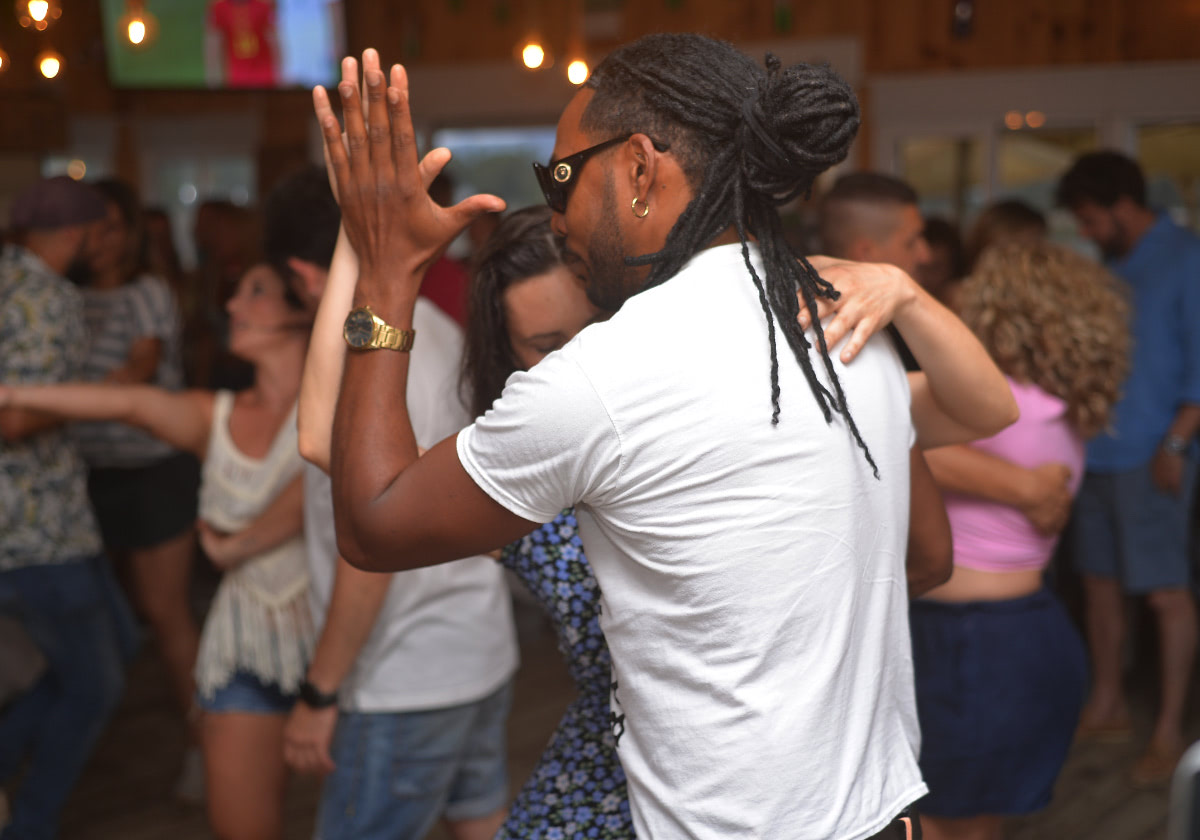 Clases de Salsa y Bachata Torremolinos Málaga baila