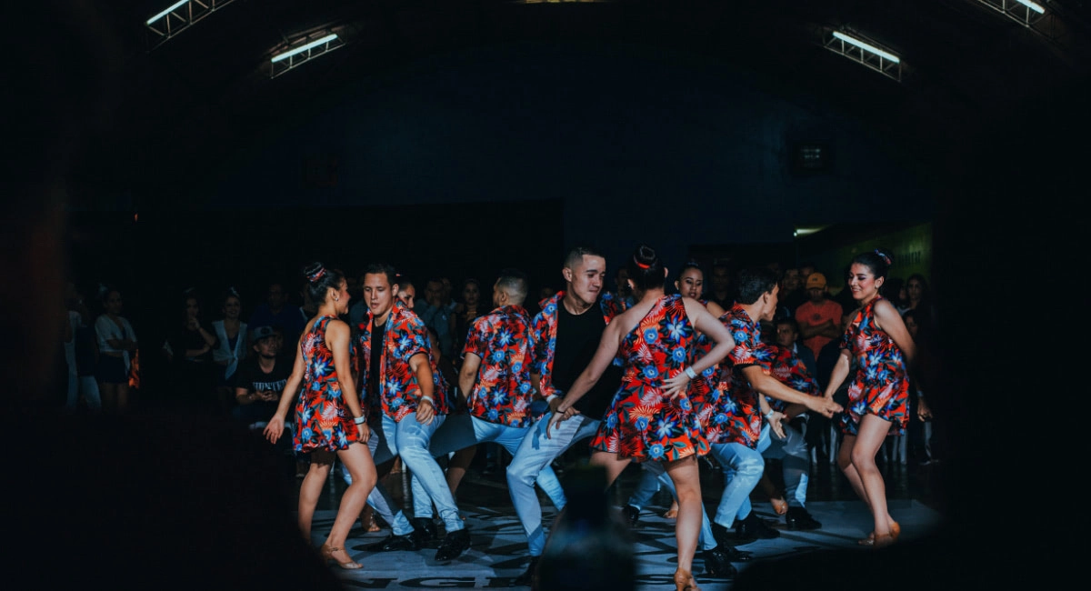 Alumnos Málaga Baila bailando
